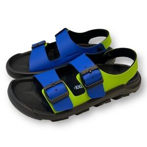 Birkenstocks Mogami Blue Green Sandals

-Brand Birkenstocks
-Size boys C11 185,